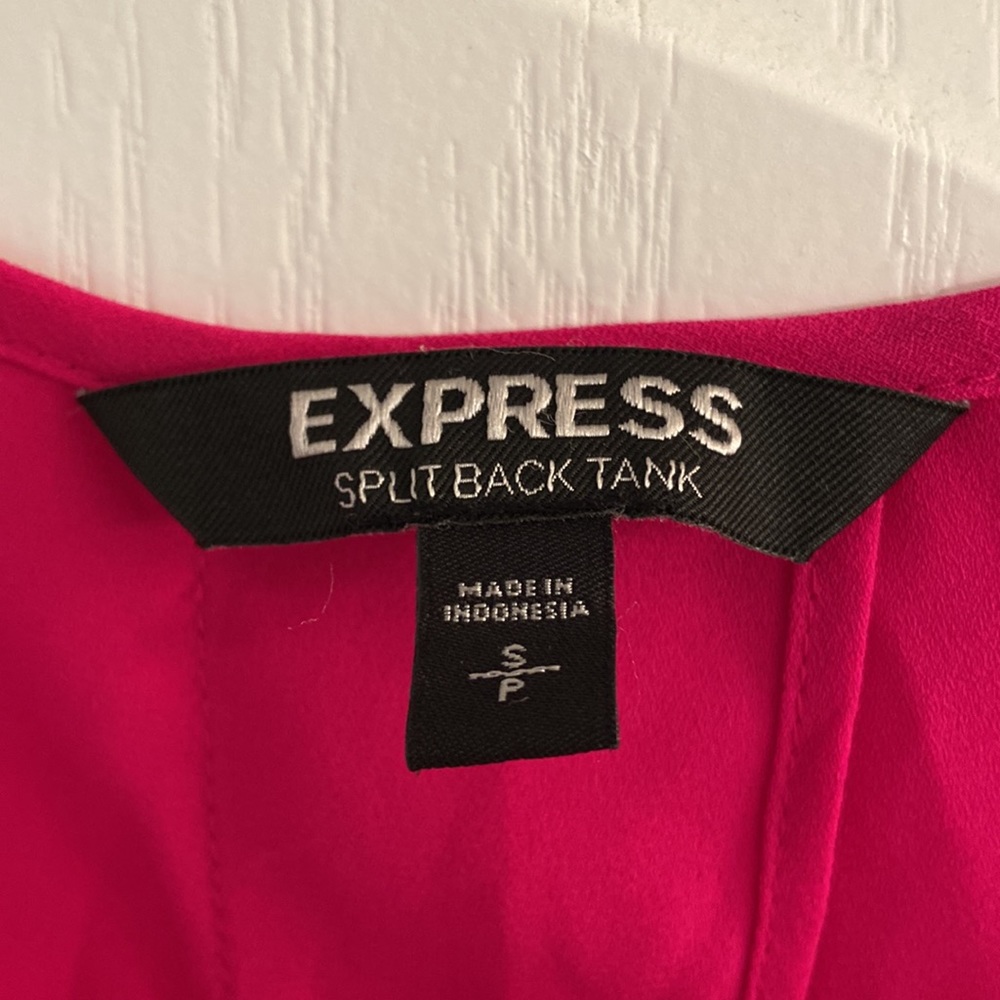 Express Split Back Tank - Picture 3 of 6